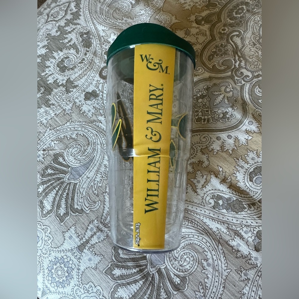 Like new William & Mary Tervis